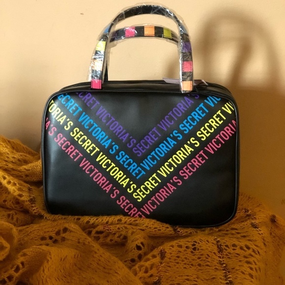 - 😊 !!NWT Victoria’s Secret cosmetics hanging bag - Picture 2 of 8